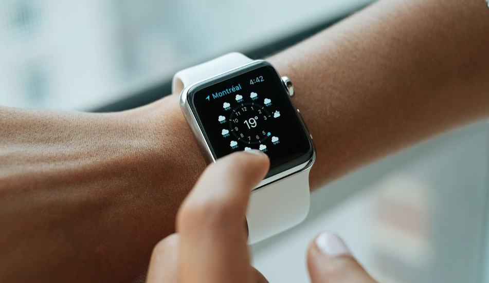 ピックルボールは、テンポが速く、ラリーも短時間で激しくなりやすい競技です。 特にシニア世代では、一気に負荷が跳ね上がる場面